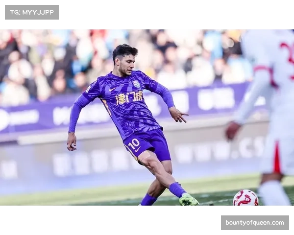 天津津门虎萨尔瓦多抢断能力出色 中场屏障作用明显